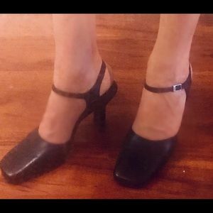 Liz Claiborne Black Ankle Strap Heels 7.5